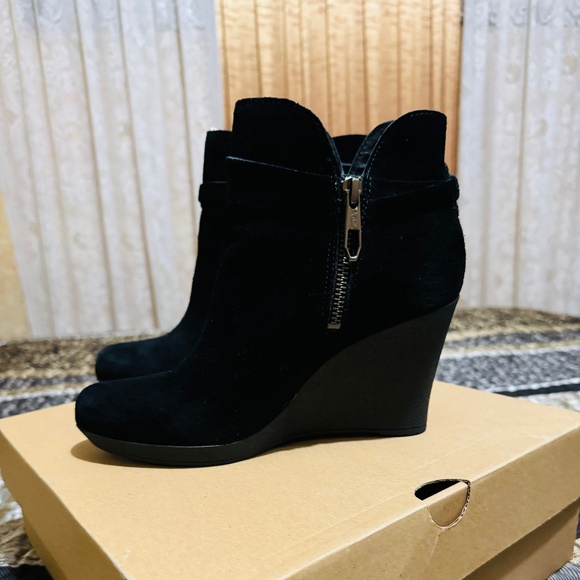 UGG ALEXANDRA Suede Wedge Ankle Boots Black Color Size 6.5 $220 - Picture 3 of 7